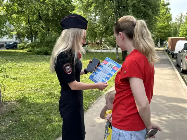 В Мытищах сотрудница полиции провела акцию «Безопасные окна»