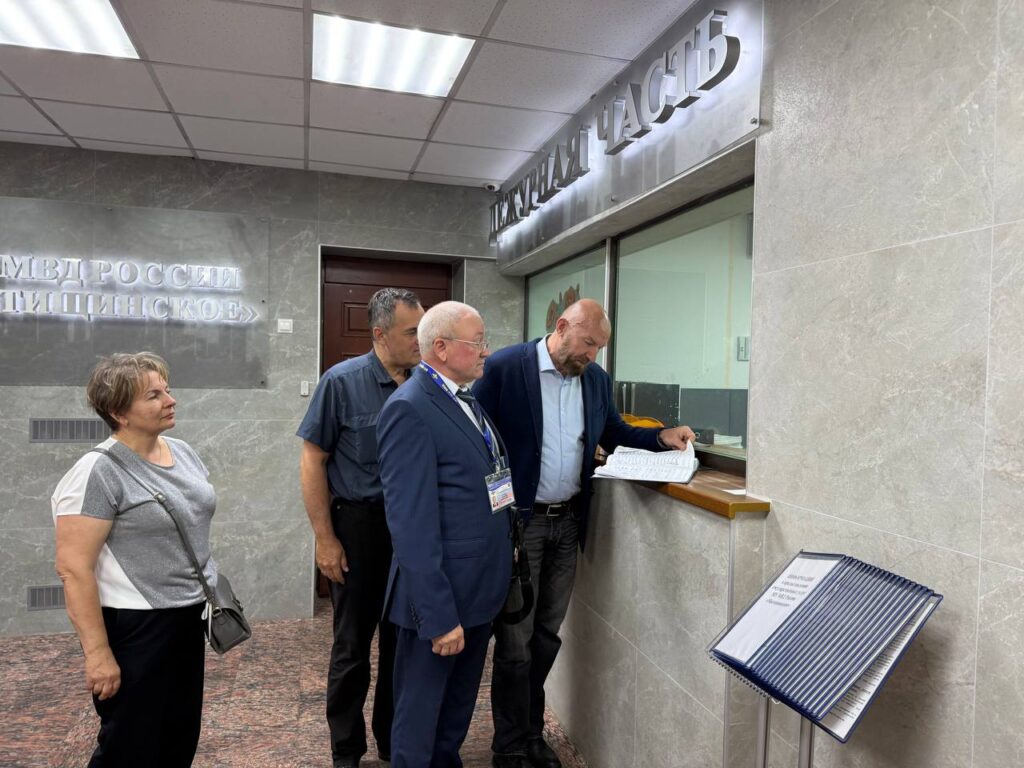 Заместитель председателя Общественного совета подмосковного Главка МВД России Сергей Леонов посетил изолятор временного содержания и Дежурную часть в Мытищах