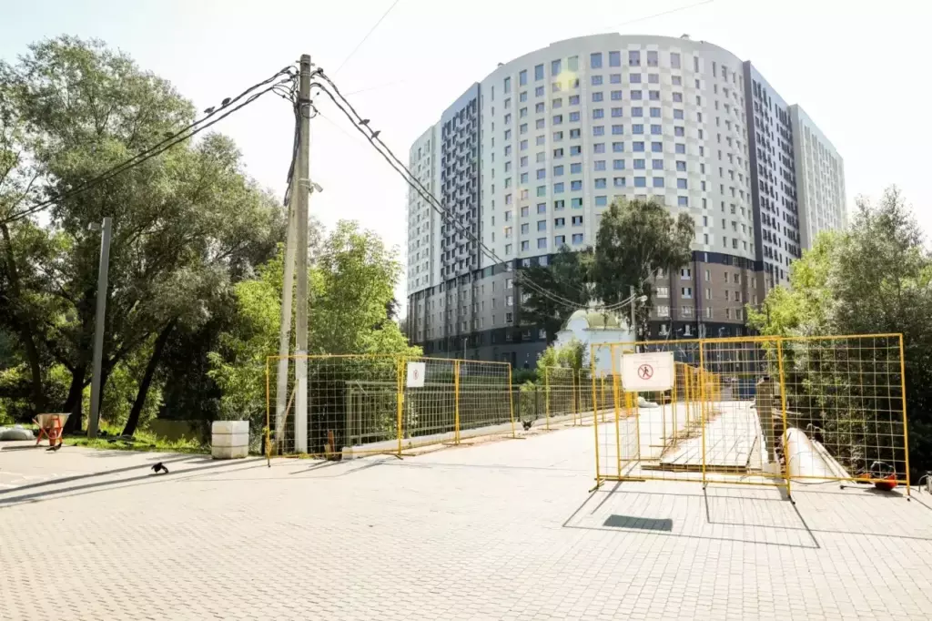 Ремонт пешеходного моста через реку Яузу на улице Щербакова: готовность 78 %