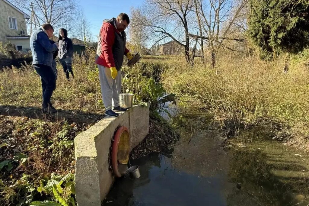 В Мытищах проводят мониторинг водных объектов